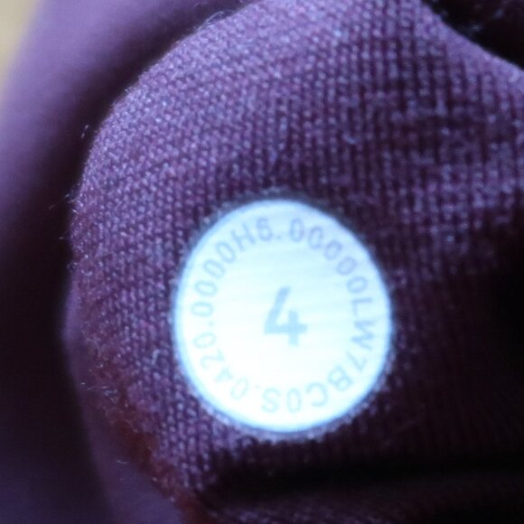 Align Short 8" size 4 in color Cassis - Picture 3 of 4